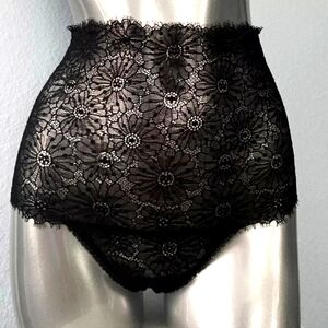 Victorias‎ Secret NWT Floral/Daisy High Waist Thong  Panties Small